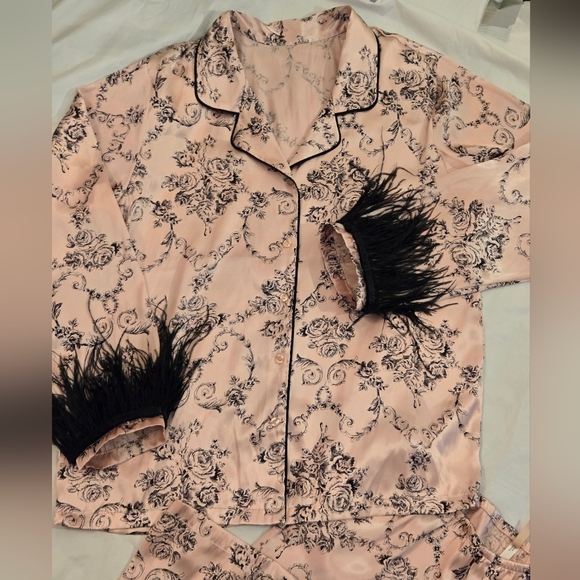 Pink & Black Floral Print Pajama Set with Feathers By Gilligan &O'Malley - Picture 3 of 10